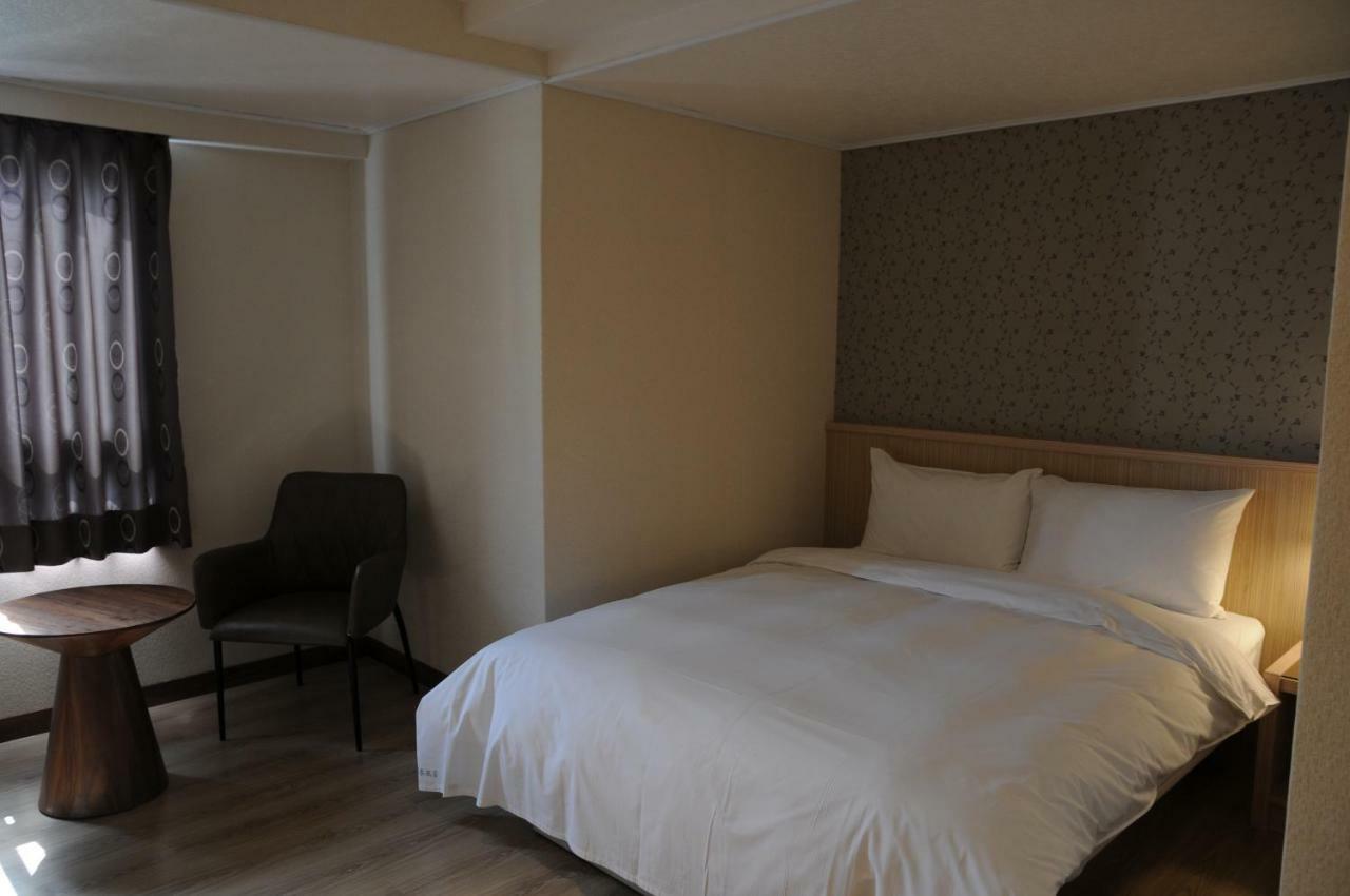 Sung Tai Hotel Kaohsiung Exterior photo